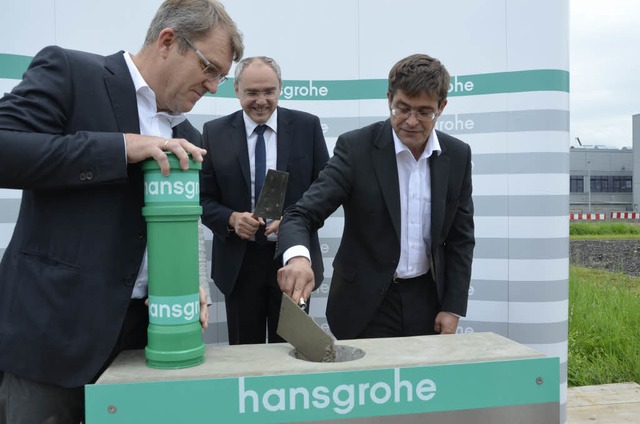 Start fr 30-Millionen-Projekt: Die Ha...homas Wstenberg legen den Grundstein.  | Foto: Helmut Seller 