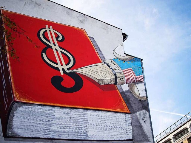 Profit statt Recht? Wandbild eines TTIP-Kritikers in Kln   | Foto: dpa