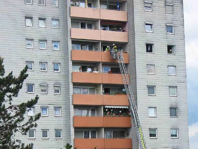 Im elften Stock des Hochhauses in der ...h am Dienstag vormittag ein Feuer aus.  | Foto: Peter Schillinger