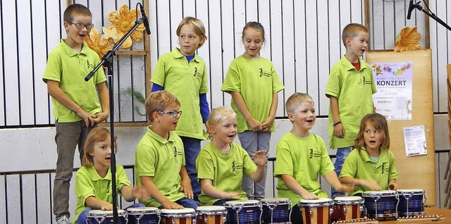 Die Rhythmus- und Gesangkinder mit Sti...n mit sichtlichem Spa bei der Sache.   | Foto: verein