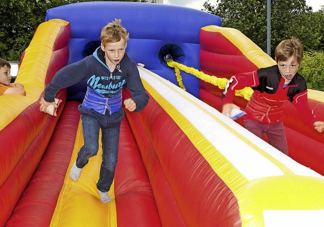 Bunjee-Run kam bei den jungen Dorffestbesuchern an: Stimmung pur  | Foto: Wilfried Dieckmann