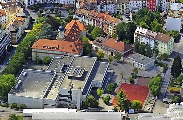Am Schiller-Gymnasium (links) und an d...n (rechts) sind die Prfungen vorbei.   | Foto: Archiv: rab/peh