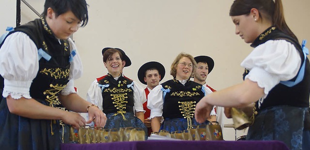 Die Trachtengruppe Hg-Ehrsberg bot be...tes Programm, hier beim Glockenspiel.   | Foto: Wehrle