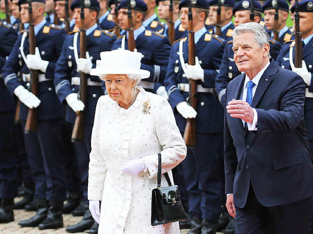 Queen Elizabeth II. besucht zusammen mit ihrem Mann Prinz Philip Deutschland.