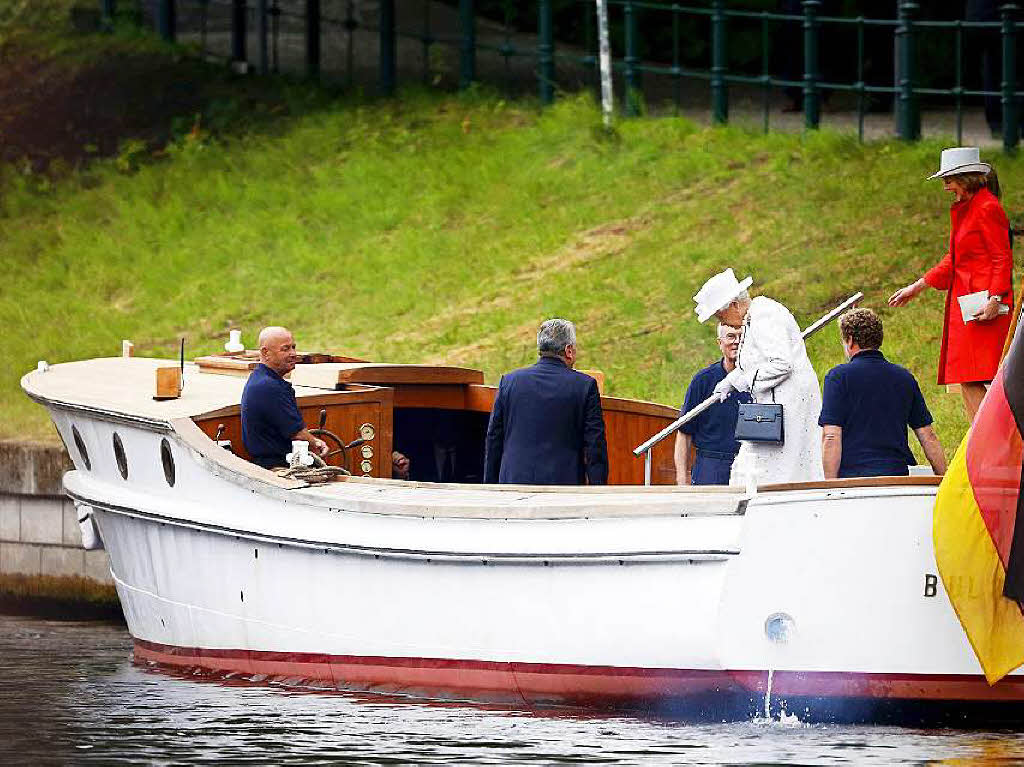 Queen Elizabeth II. besucht zusammen mit ihrem Mann Prinz Philip Deutschland.