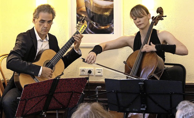 Sergio Segarich (Gitarre) und Anne Hil...us &#8222;Maurer Kaffeewelten&#8220;.   | Foto: Peter Heck