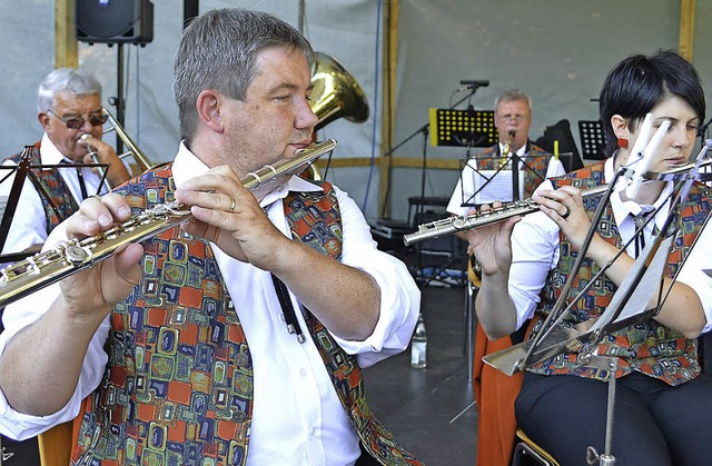 Viel Blasmusik gab es beim Atzenbacher...wehrmusik Mambach  bei ihrem Auftritt.  | Foto: Paul Berger
