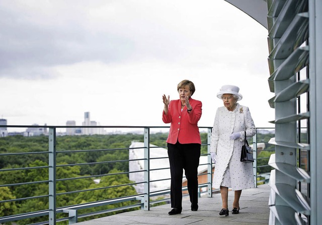 &#8222;Amazing!&#8220; &#8211; erstaun...e Weite  vom Balkon des Kanzleramtes.   | Foto: dpa