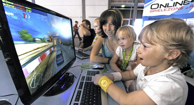 Faszination Computer: Im Familienbereich der Leipziger Messe Games Convention   | Foto:  Waltraud Grubitzsch (dpa)