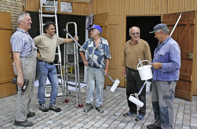 Helfer haben die Kutschenremise des Ma...g wird dort das Museumsfest gefeiert.   | Foto: Michael Masson