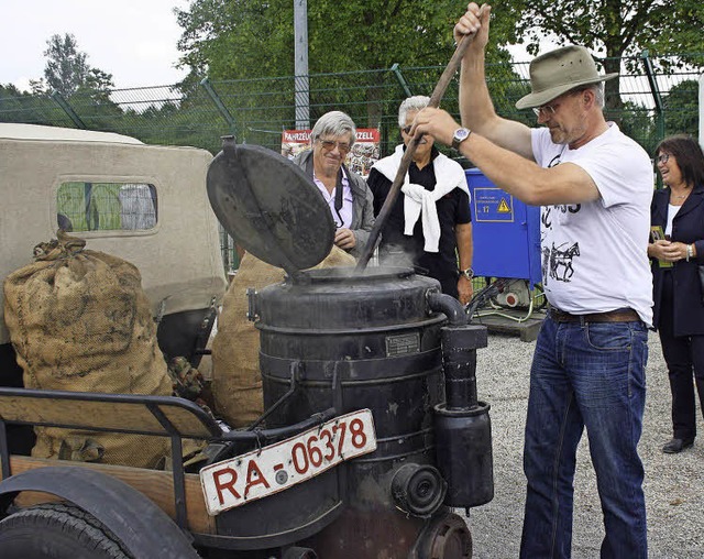 Erst muss das Model A mit Holz angefeuert werden <ppp></ppp>  | Foto: Europa-Park/W. Kammerer 