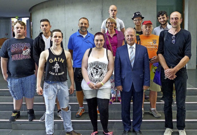 Die Besucher aus dem Dinglinger Haus s...eordneten Peter Wei einen Besuch ab.   | Foto: Schule