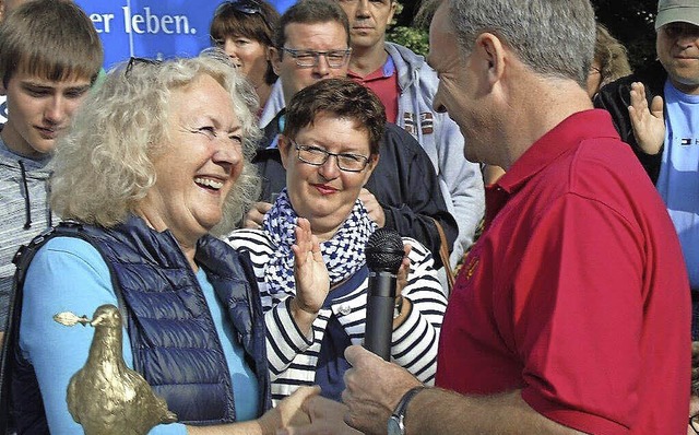 Brgermeister Dieter Hahn dankte Brigi... Engagement fr den Schleraustausch.   | Foto: Franz Hilger