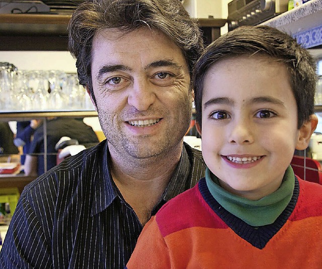 Barmann Vito mit Sohn   | Foto: martin zller