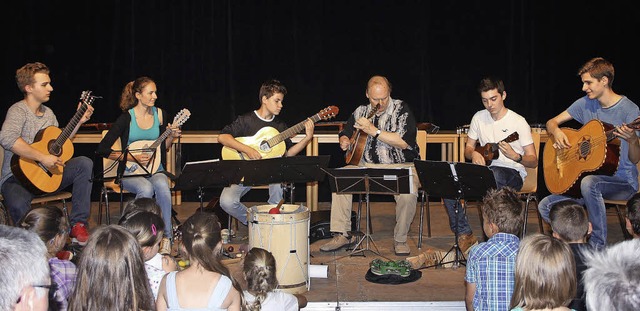 Das Ensemble &#8222;La Volta&#8220;   in der Buchenbrand-Grundschule  | Foto: ZVG
