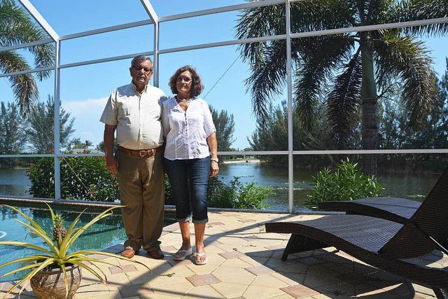 Jrgen und Anja Hartwich am Pool in ihrem Haus in Cape Coral   | Foto: privat