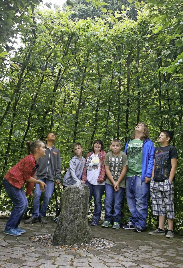 Vom Herzen des Labyrinths aus knnen d... der Klasse 5b in den Himmel schauen.   | Foto: Privat