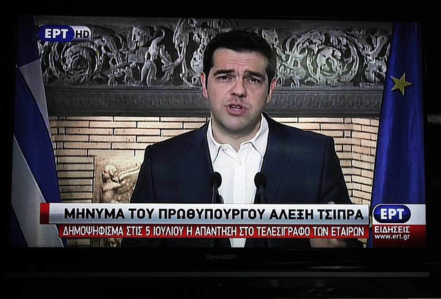 Tsipras kndigte die Volksabstimmung in einer Fernsehansprache an.  | Foto: dpa