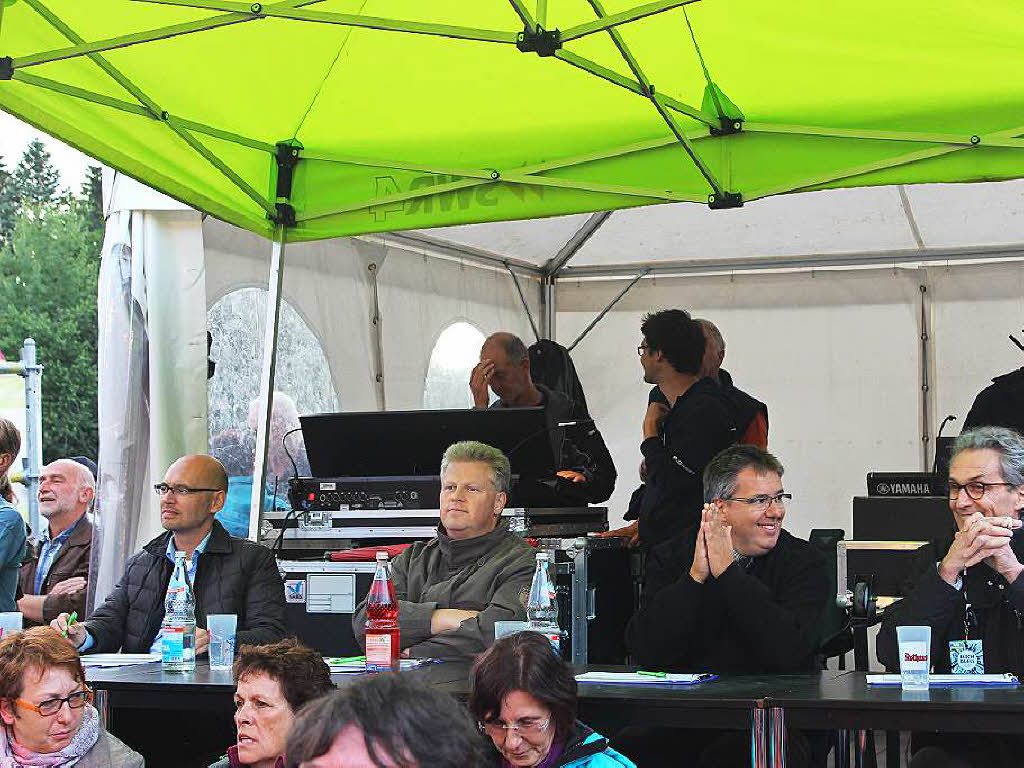 Oirginelle Bhnenshow und tolle Musik waren beim Blechduell des SWR4 an der Adlerschanze in Hinterzarten garantiert. Die vierkpfige Jury hatte es sicher nicht leicht ...