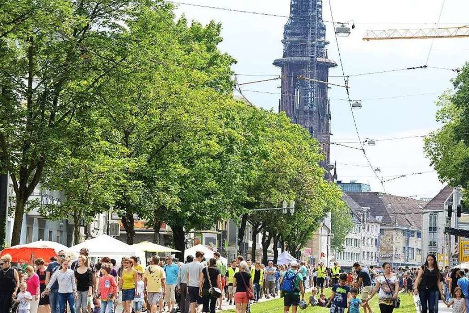 Großer Andrang auf der Habsburger Straße (Foto: Rita Eggstein) Großer Andrang auf der Habsburger Straße (Foto: Rita Eggstein)