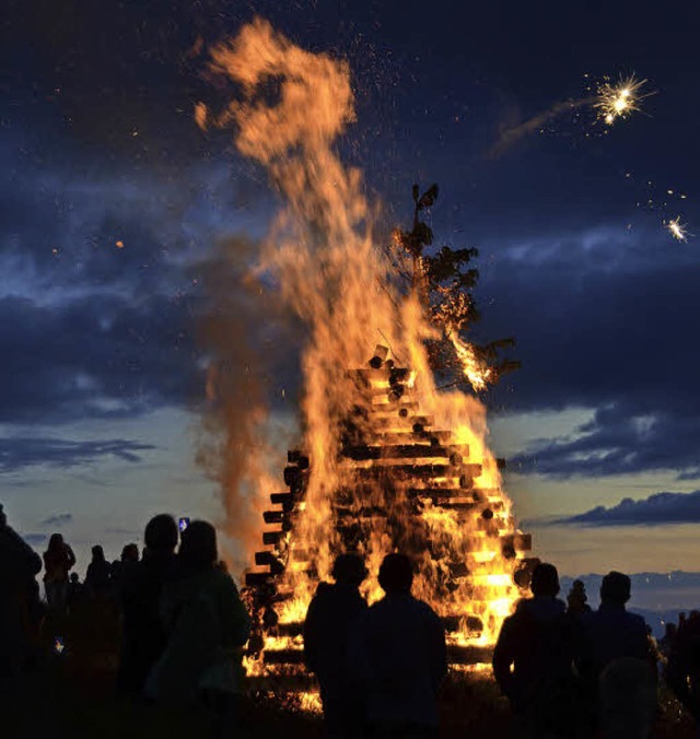 Beeindruckendes Sonnenwendfeuer auf dem Kandel.  | Foto: Sylvia Timm