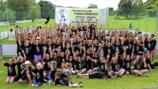 Ein frhliches Sportfest war das erste Girls Soccer Turnier in Schliengen.  | Foto: Vera Bchin