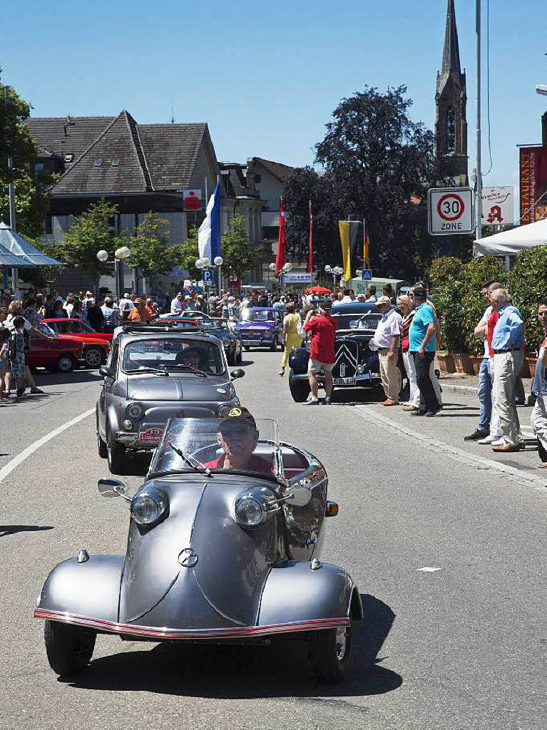 Oldtimertreffen, Musikkapellen, Winzersekt: Das Mllheimer Stadtfest 2015 in Bildern.