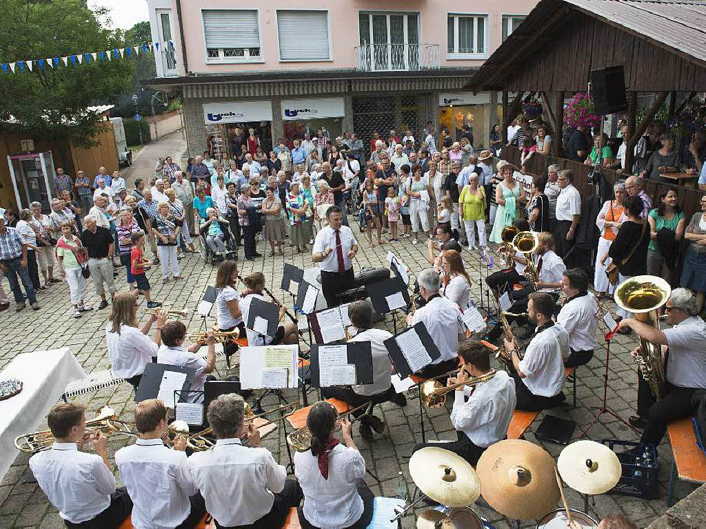 Oldtimertreffen, Musikkapellen, Winzersekt: Das Mllheimer Stadtfest 2015 in Bildern.