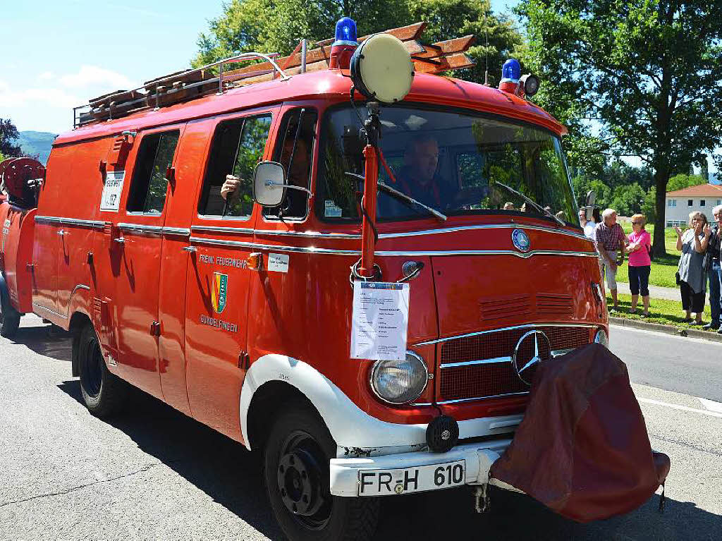 Die Feuerwehr Gundefingen hatte einen LF 8 Benz, Baujahr 1964, mitgebracht