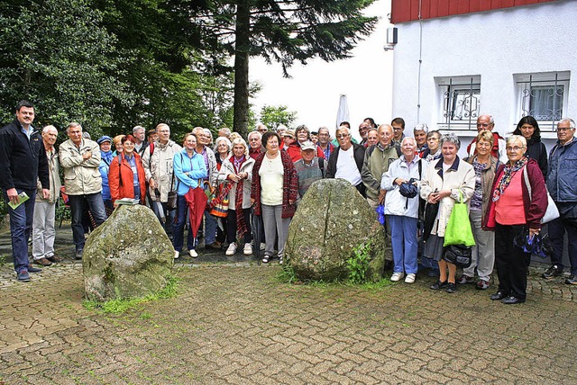 Die Einweihungswandergruppe beim Natur...derwart Hartmut Heise und Vreni Hirt.   | Foto: Gerd Sutter