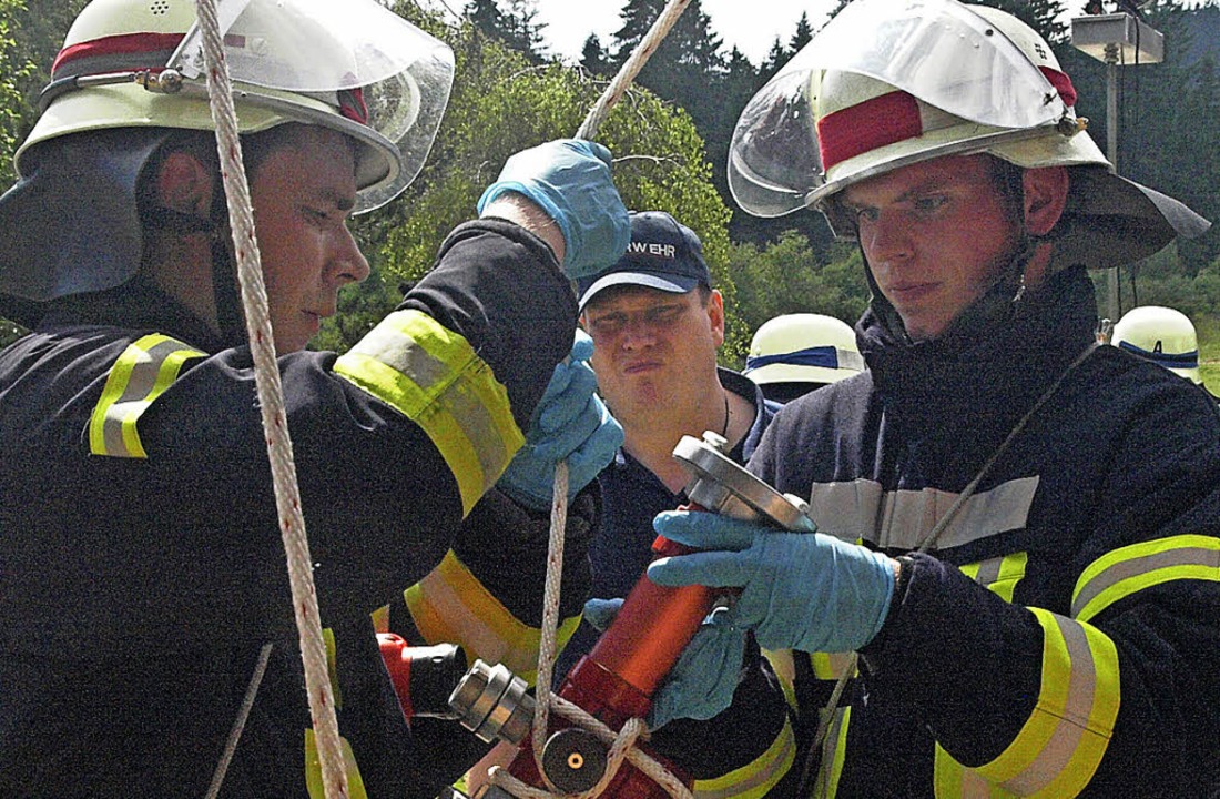 Unter den gestrengen Augen der Jury le...ppen ihre Leistungsbungen in Ibach ab  | Foto: Karin Stckl-Steinebrunner
