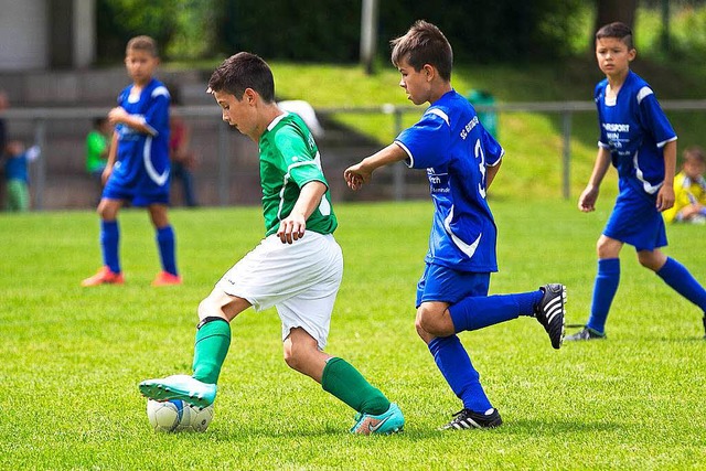 Sporttage in Gutach:  E1-Junioren FC K...rn/wei) vs SC Gutach-Bleibach (blau)  | Foto: Daniel Fleig