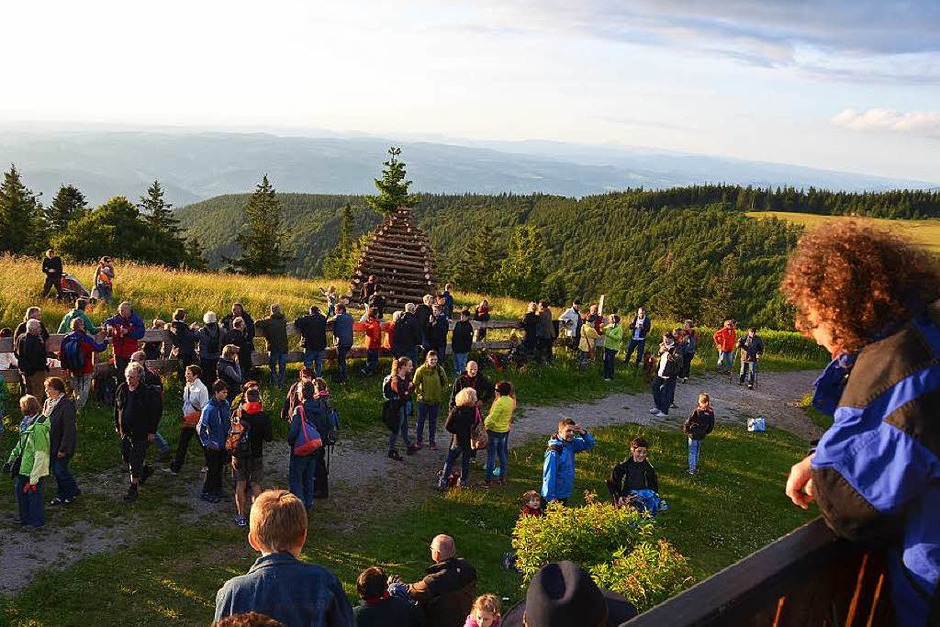 Sonnenwendfeuer auf dem Kandel (Foto: Sylvia Timm) Sonnenwendfeuer auf dem Kandel (Foto: Sylvia Timm)