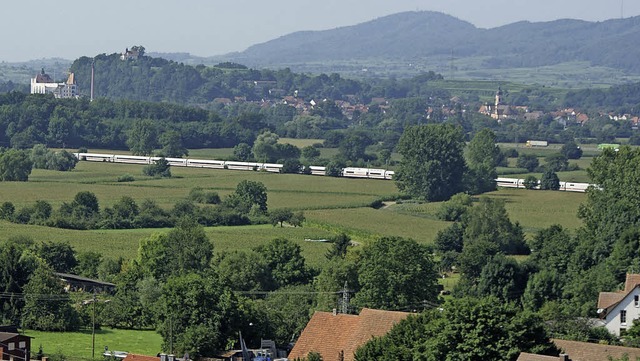 Blick von Hecklingen in Richtung Riege... geplanten dritten und vierten Gleis.   | Foto: ArchivfotO: TRUL