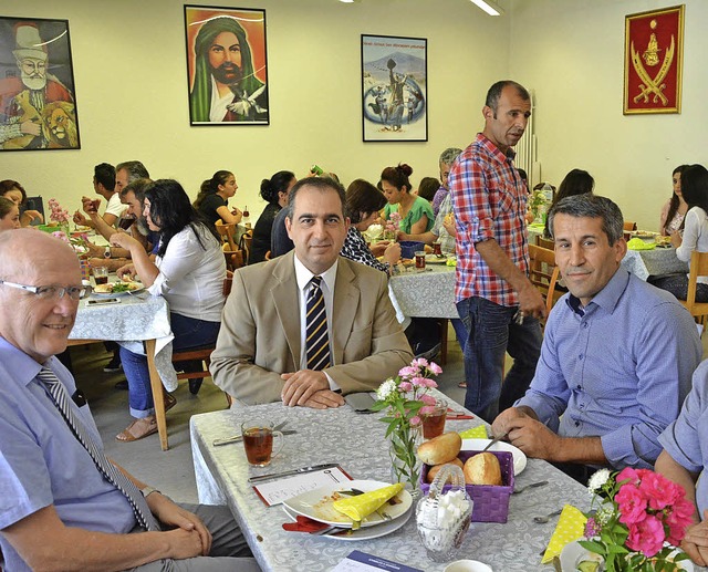 Besuch der Religionsgemeinschaft (von ...der alevitischen Gemeinde Ahmet Kaydul  | Foto: Fotos: Heinz Vollmar