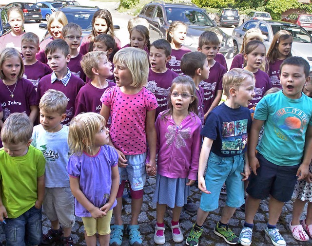 berraschung: Kindergarten und Grundsc...kostung) mit Liedern in drei Sprachen   | Foto: verena wehrle