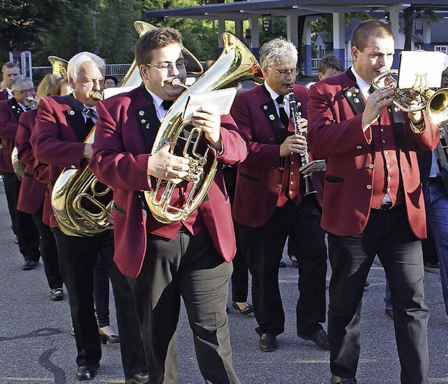 Mit der Stadtmusik ging&#8217;s zur Wa...ster Wiener in die kleine Turnhalle.   | Foto: Verena Wehrle