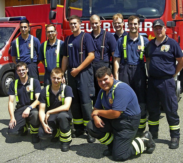 Holten Silber: Dzgn Yanmaz, Gruppenf...und Tobias Eschbach (vorne von links)   | Foto: Feuerwehr