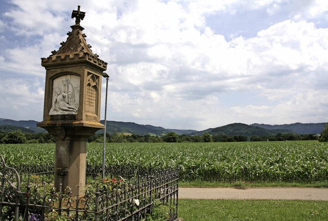 Das neue Gewerbegebiet  soll stlich d...Strae hinter dem Wegkreuz entstehen.   | Foto: Andreas Peikert