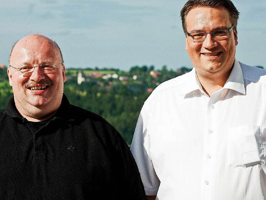 Vorfreude auf einen besonderen Abend: Der Bonndorfer Stadtpfarrer Eckart Kopp (links) und Mario Isele, der den Chor nach Gndelwangen holte.