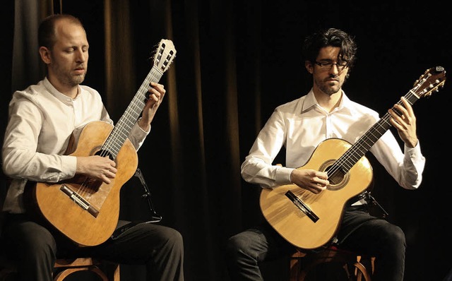 Marco Bartoli und Salvatore Foder bee...Gitarre bei der Matinee in der Kumedi.  | Foto: Christiane Franz