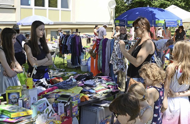 Jechtingen. Riesig das Angebot beim Kindersachenflohmarkt.  | Foto: Roland Vitt