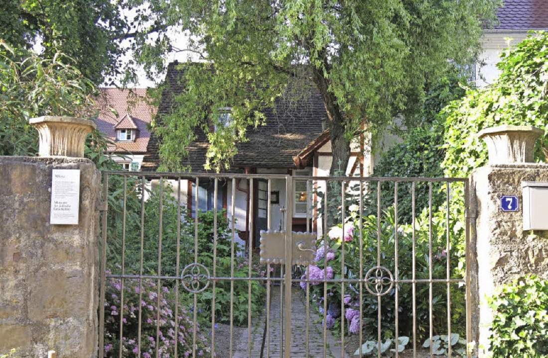 Das Jdische Museum im gepflegten Grn  | Foto: Georg Vo