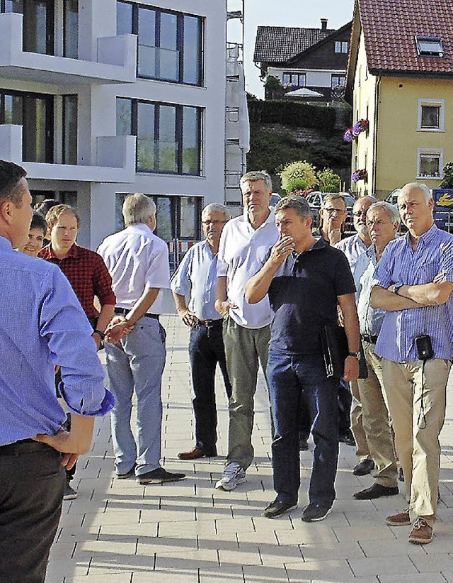 Vom   Brgerplatz machte  sich der   Gemeinderat ein Bild.  | Foto: Gottstein