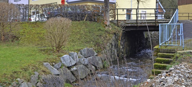 Die Brcke ber den Erzenbach &#8211; ...winden &#8211;  muss erneuert werden.   | Foto: Nikolaus Bayer