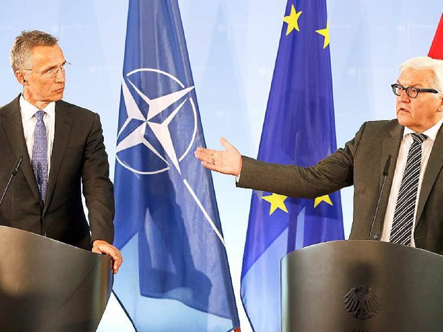 Jens Stoltenberg  und Bundesauenminister Frank-Walter Steinmeier  | Foto: dpa