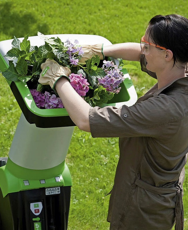 Fr den gehobenen Bedarf kann ein Gartenhcksler gute Dienste leisten.   | Foto: viking