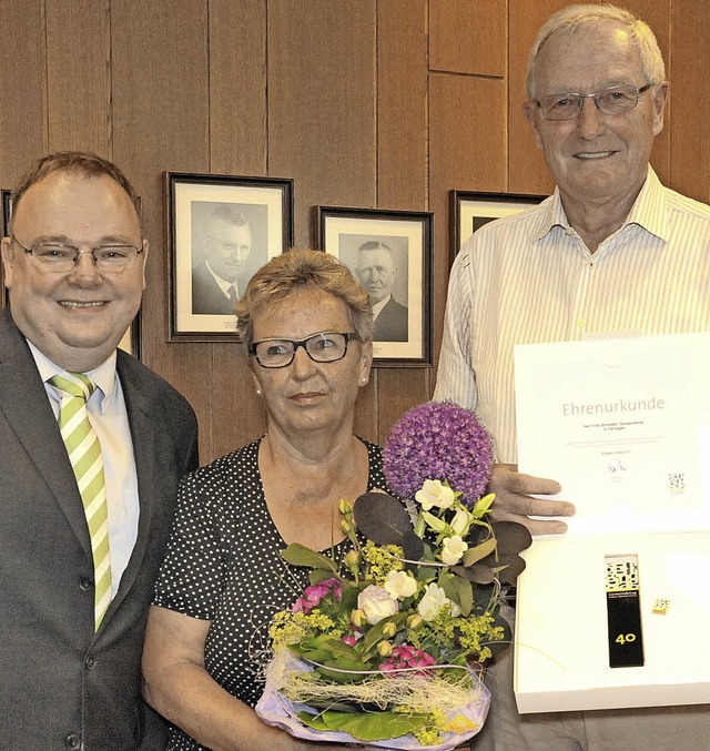 Die Stele des Gemeindetags erhielt Fri...-Rudolf Hagenacker (links) gratulierte  | Foto: Markus Zimmermann