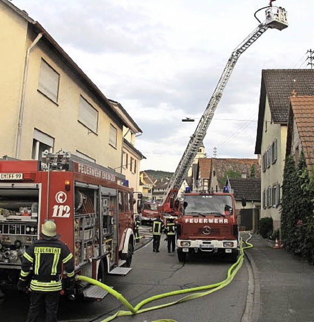 Kiechlinsbergen. Feuerwehr-Einsatzfahrzeuge in der Winterstrae.  | Foto: Roland Vitt