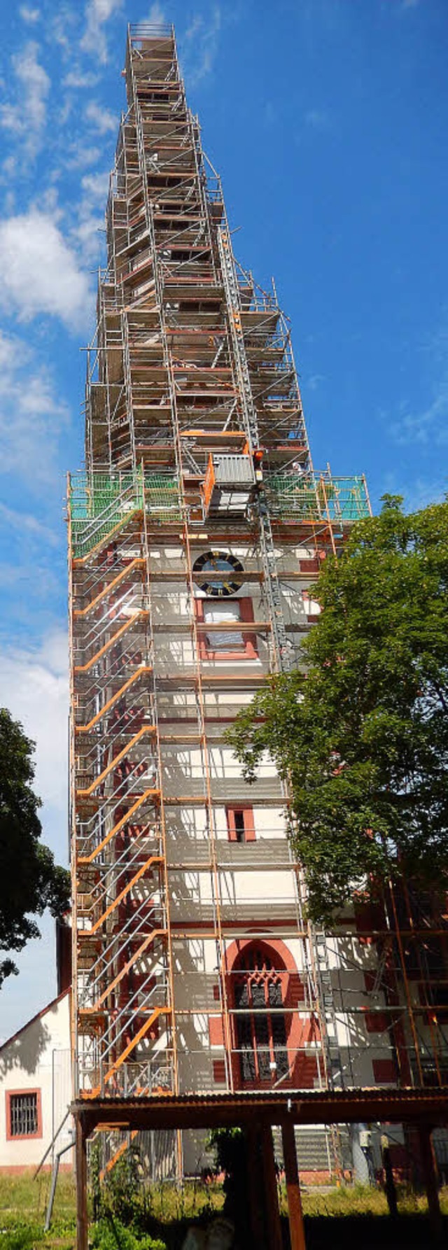 Der Turm ist eingerstet.   | Foto: Bernd Hamm